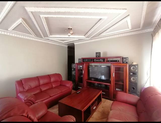 3 BEDROOM FREESTANDING SOLD IN KANANA